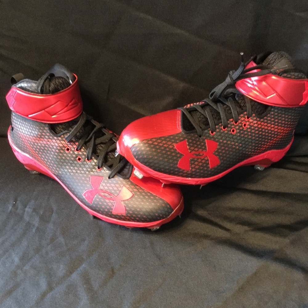 UNDER ARMOUR BASEBALL CLEATS
